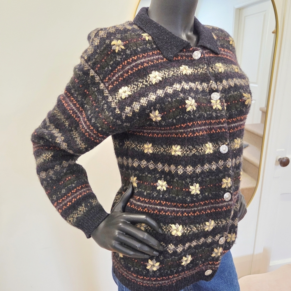 Vintage TWIK Shetland Wool Cardigan – Floral Stripe Pattern – Hong Kong size M - Picture 3 of 14